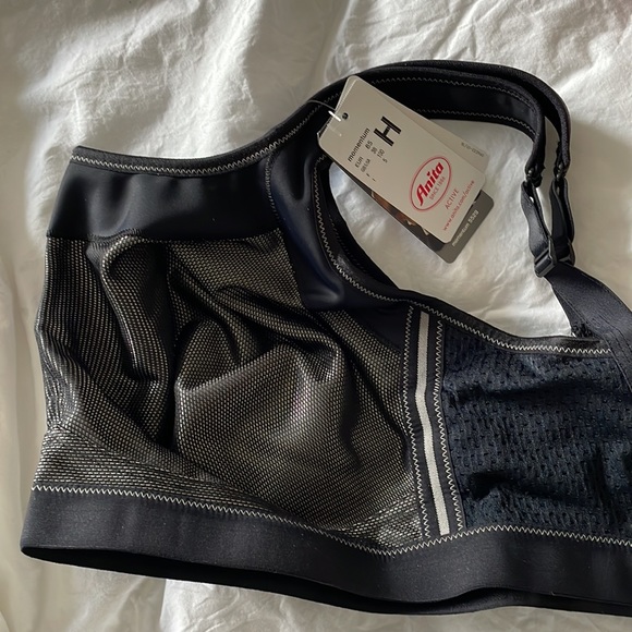 38H Anita Momentum Sports Bra, black colour l - Picture 7 of 7